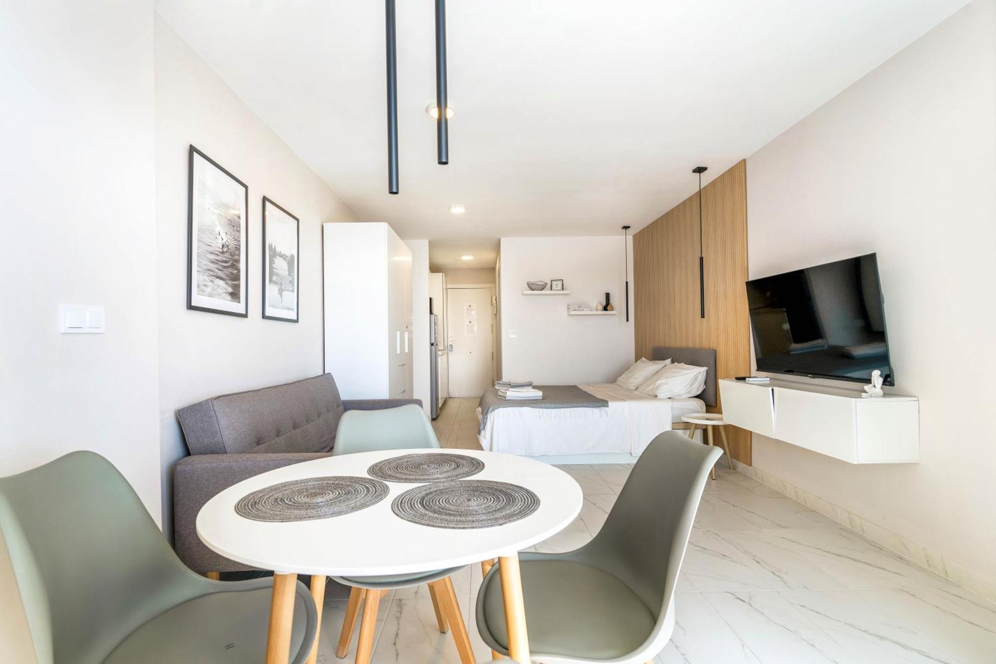 Modern Studio Apartment With Sea Views 5 Min From The Beach Sitio de Calahonda Kültér fotó
